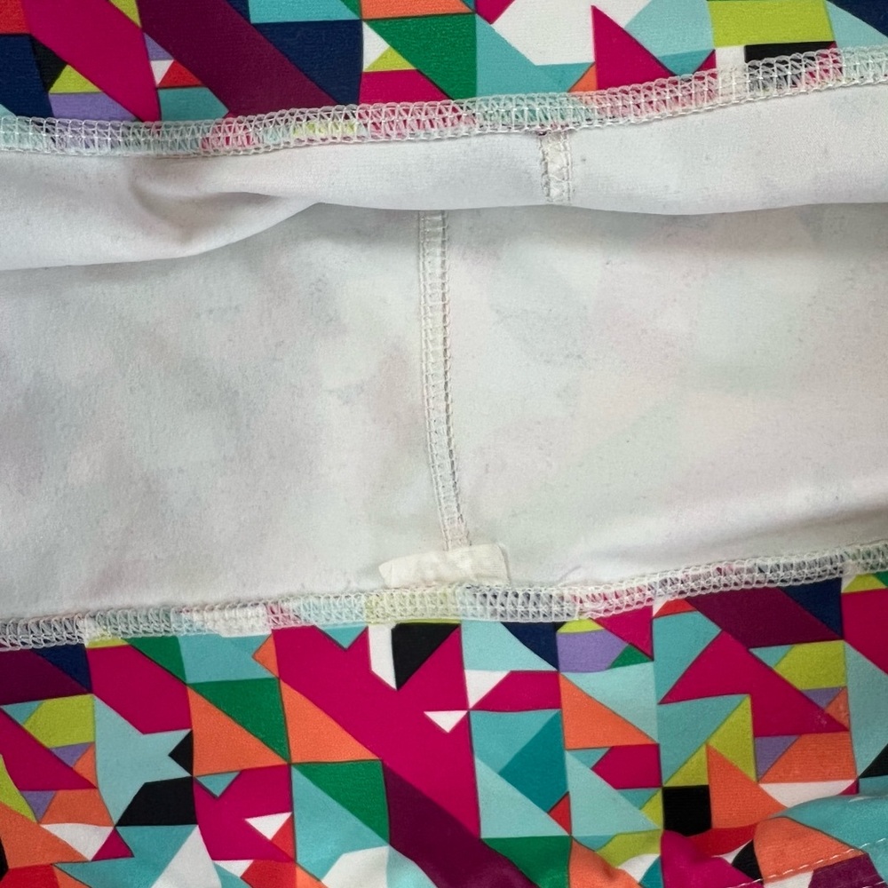 Geometric Patterned Fabletic Capris - Picture 5 of 8